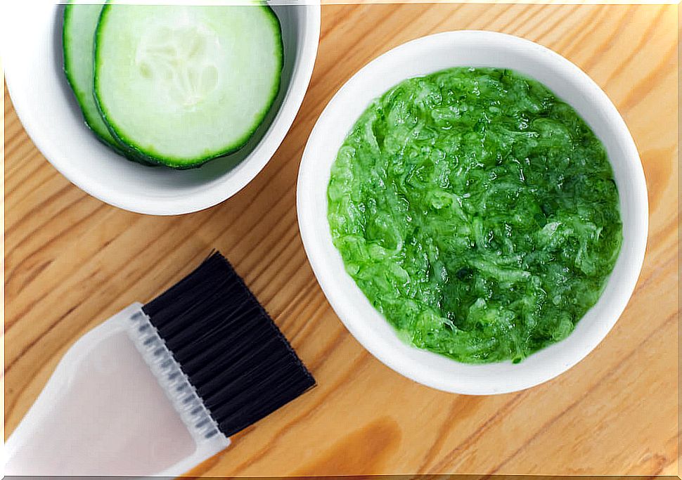 Yogurt, cucumber and mint facial mask for oily face