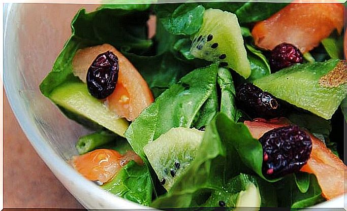 spinach-kiwi-blueberry-salad-1