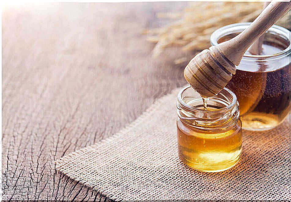 Eating honey on a daily basis can provide some benefits.