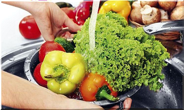 Procedure to disinfect fruits and vegetables