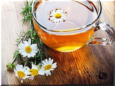 Chamomile infusion to treat tummy pain.