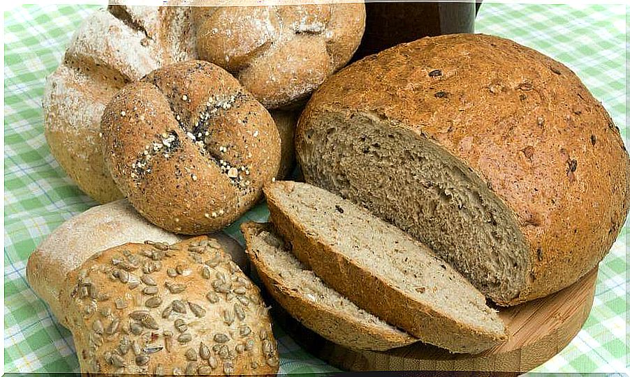 Bran bread contains healthy carbohydrates 