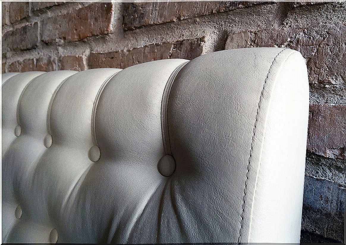 Factors that can alter the useful life of white leather