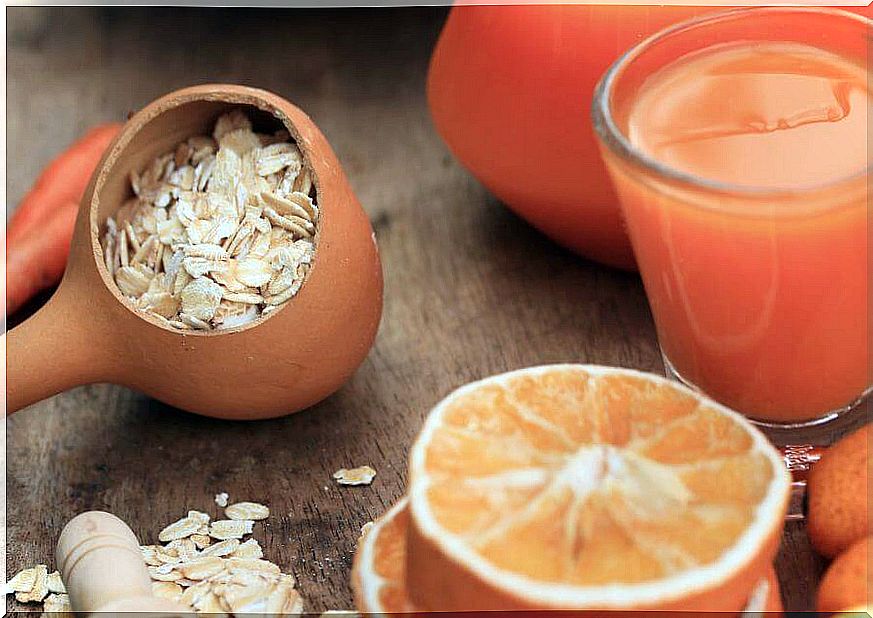 Oatmeal-smoothie-with-carrot-and-orange