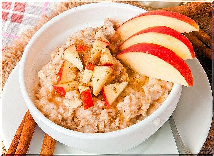 oatmeal-with-apple-and-honey