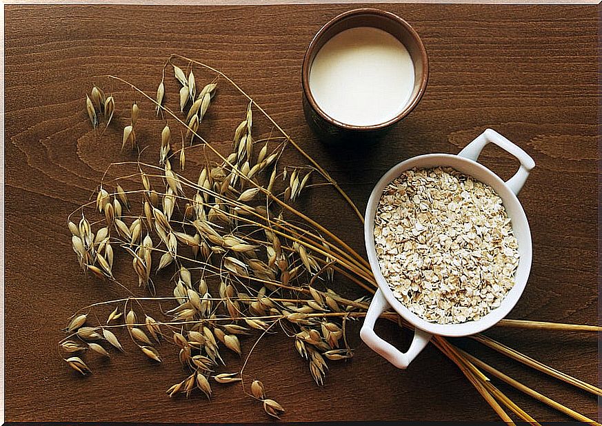 Infusion of hot oatmeal to avoid a bloated belly