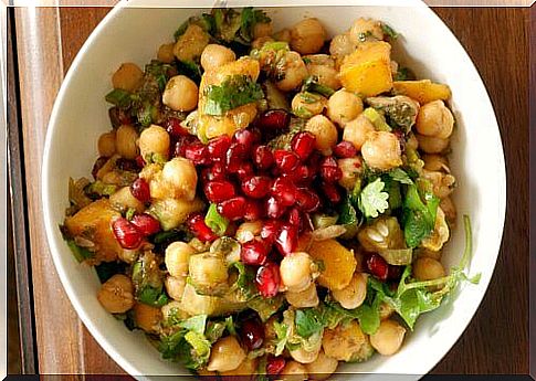 chickpea, mango and pomegranate salad