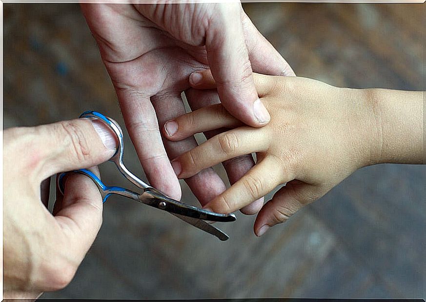 Cutting nails to boy