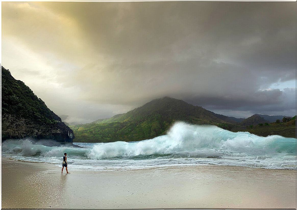 Little person in front of the ocean.